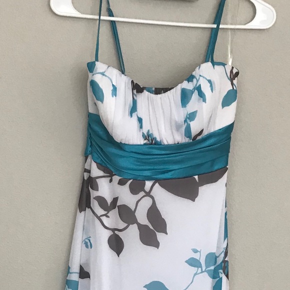 Dresses & Skirts - Dress Dresses & Skirts - Dress